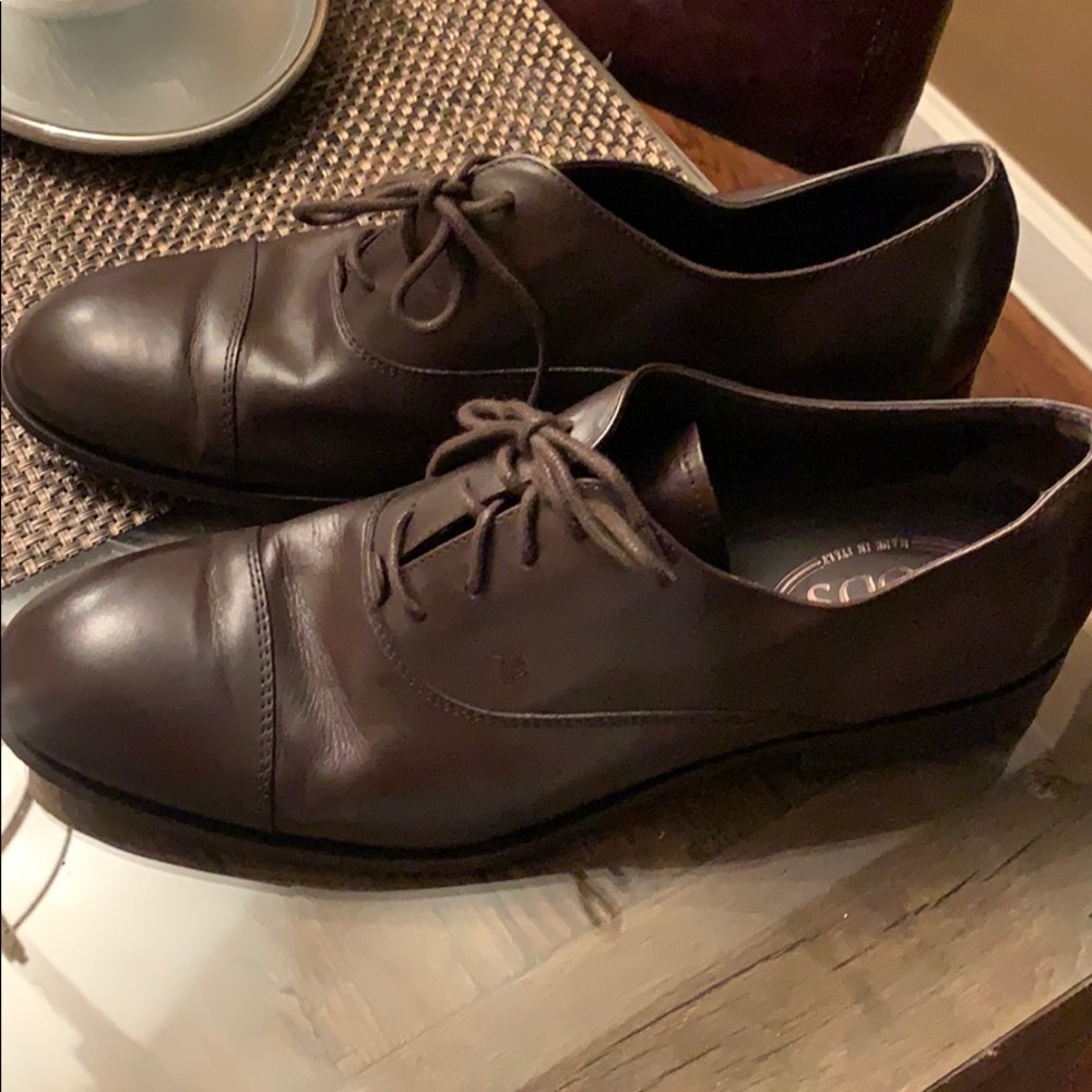 Tod’s chocolate brown Oxford
